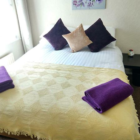 Rowe Gardens - Self Catering - Guesthouse Style - Comfortable Twin Or Double Rooms - Quiet Residential Area Workington Exterior foto