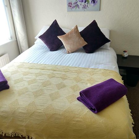 Rowe Gardens - Self Catering - Guesthouse Style - Comfortable Twin Or Double Rooms - Quiet Residential Area Workington Exterior foto