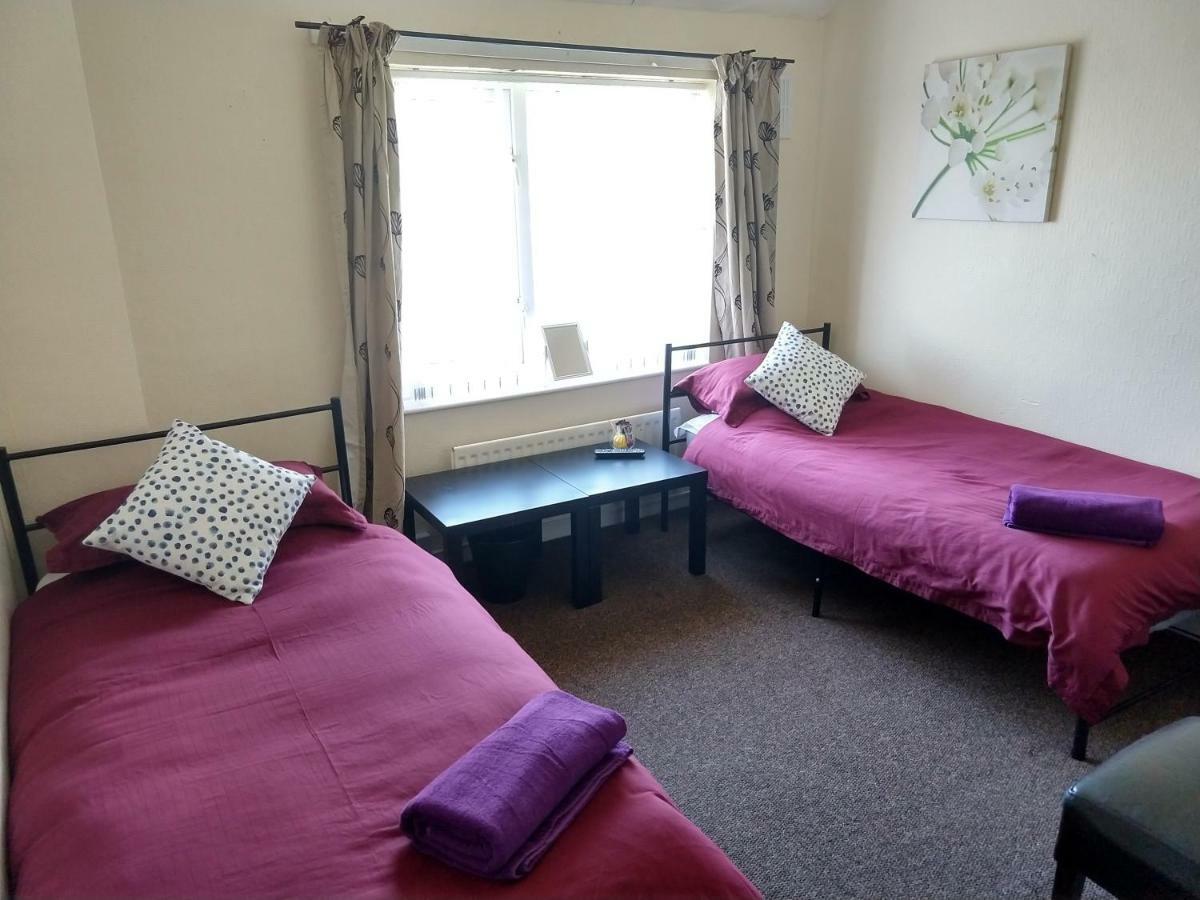 Rowe Gardens - Self Catering - Guesthouse Style - Comfortable Twin Or Double Rooms - Quiet Residential Area Workington Exterior foto
