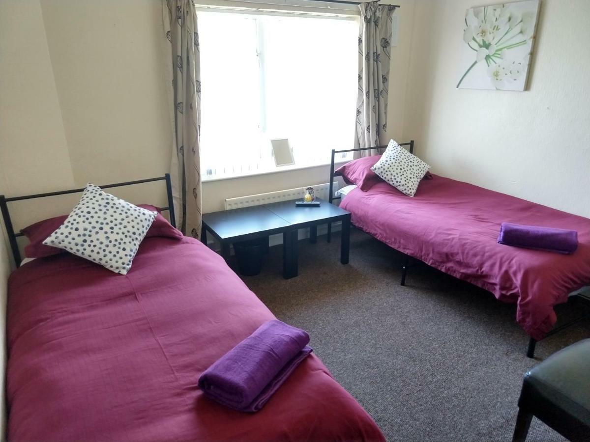 Rowe Gardens - Self Catering - Guesthouse Style - Comfortable Twin Or Double Rooms - Quiet Residential Area Workington Exterior foto