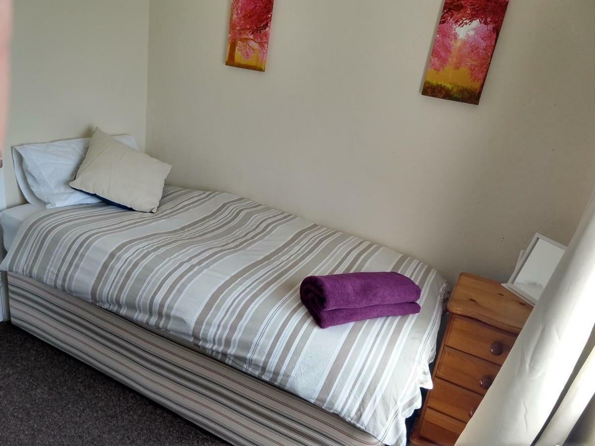 Rowe Gardens - Self Catering - Guesthouse Style - Comfortable Twin Or Double Rooms - Quiet Residential Area Workington Exterior foto