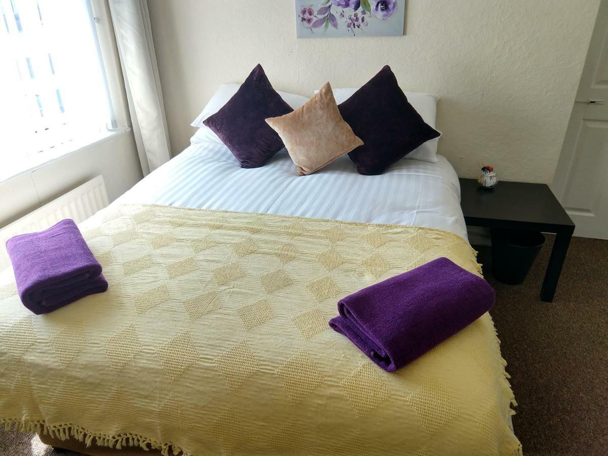 Rowe Gardens - Self Catering - Guesthouse Style - Comfortable Twin Or Double Rooms - Quiet Residential Area Workington Exterior foto