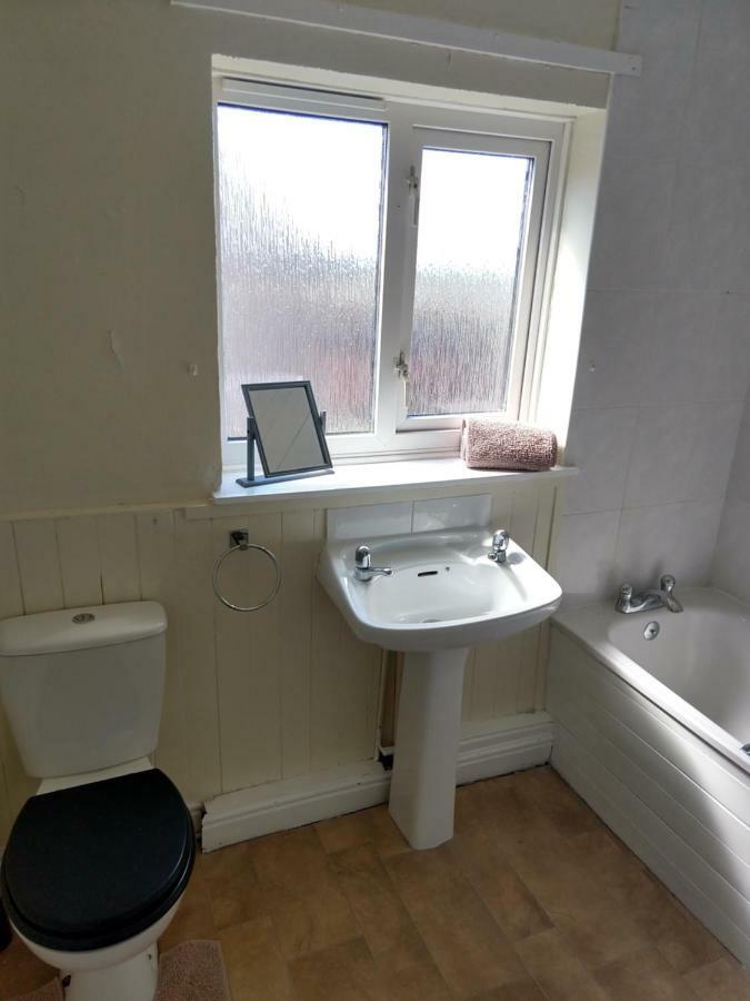 Rowe Gardens - Self Catering - Guesthouse Style - Comfortable Twin Or Double Rooms - Quiet Residential Area Workington Exterior foto